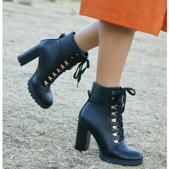 Cute lace up lug bootie - Picture 4 of 10